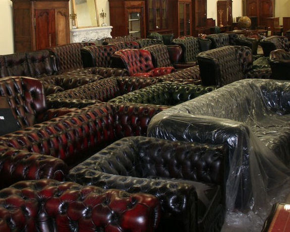 Grande Assortimento di Divani e Poltrone Chesterfield vintage